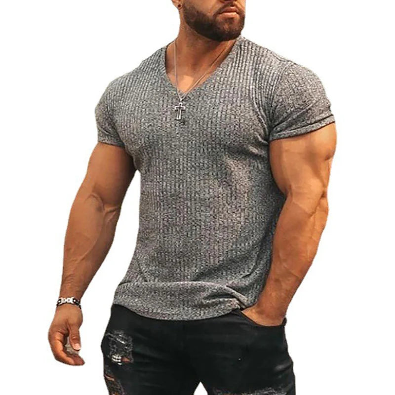 Camiseta Deportiva Ajustada para Hombre: Manga Corta y Cuello en V para Estilo y Comodidad